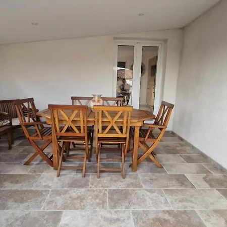 Dom wakacyjny Petite Maison En Pierre Afa