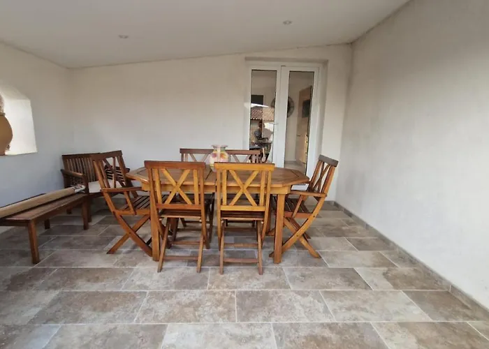 Ferienhaus Petite Maison En Pierre Afa