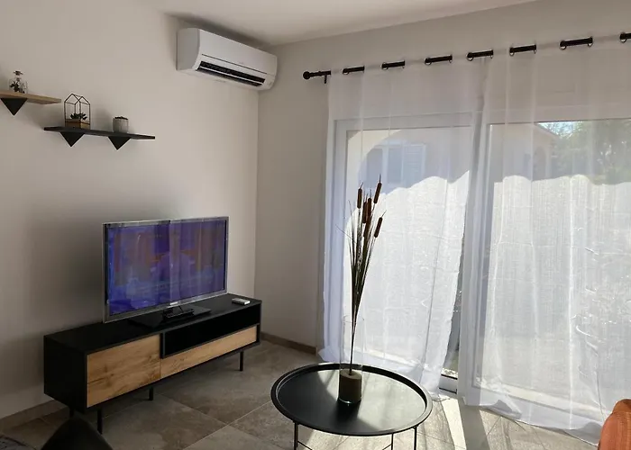 Petite Maison En Pierre